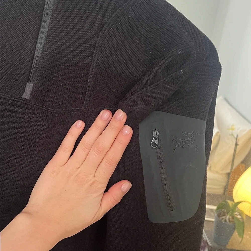 Arcteryx Black Half-Zip Pullover Sweater - Picture 2 of 3
